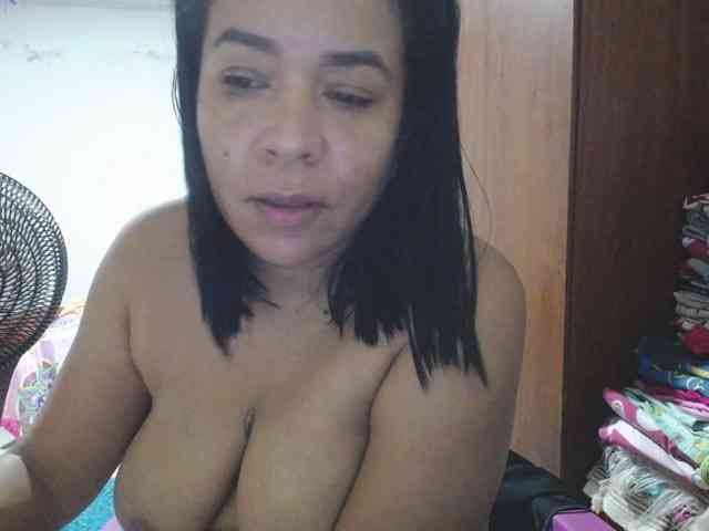 pregnantsaraxxx webcam