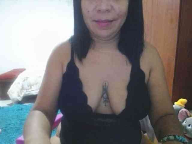 pregnantsaraxxx webcam
