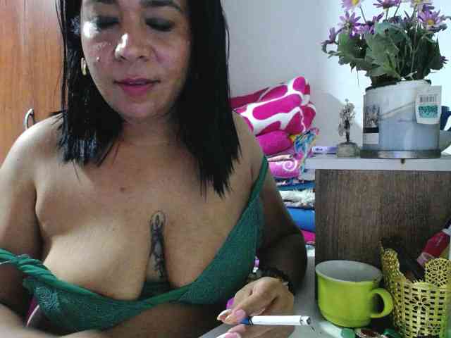 pregnantsaraxxx webcam