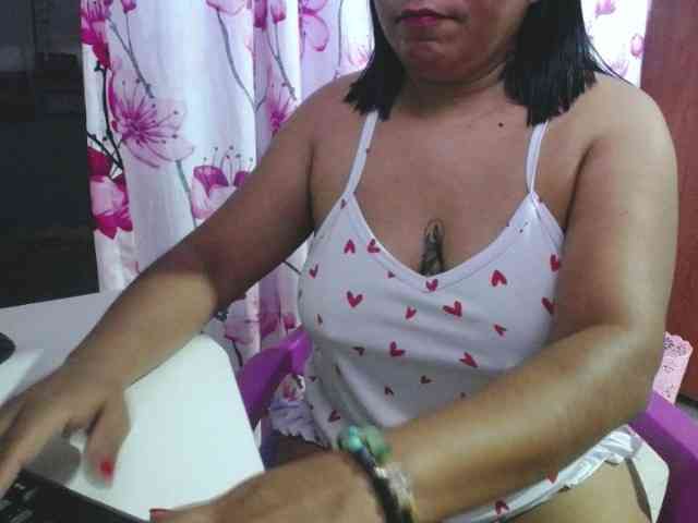 pregnantsaraxxx webcam