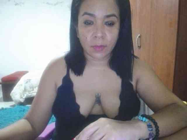 pregnantsaraxxx webcam
