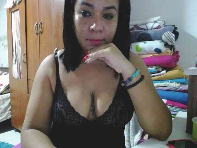pregnantsaraxxx webcam