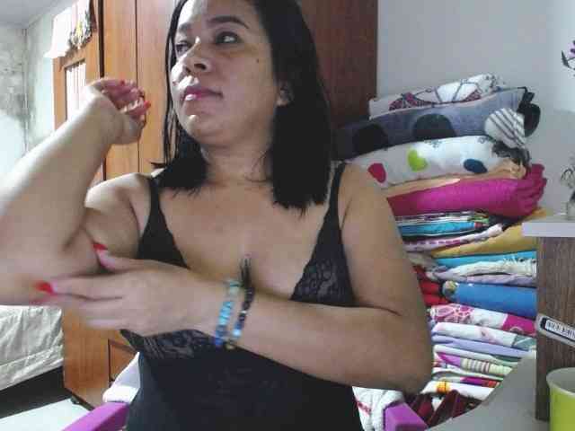 pregnantsaraxxx webcam