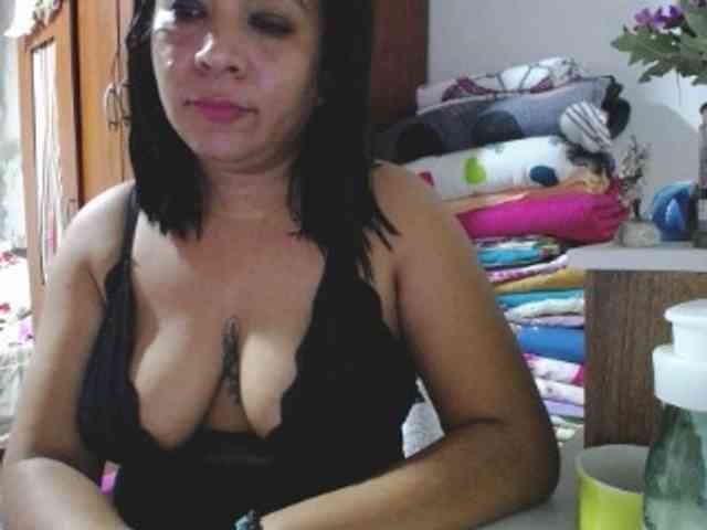 pregnantsaraxxx webcam
