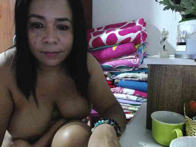 pregnantsaraxxx webcam