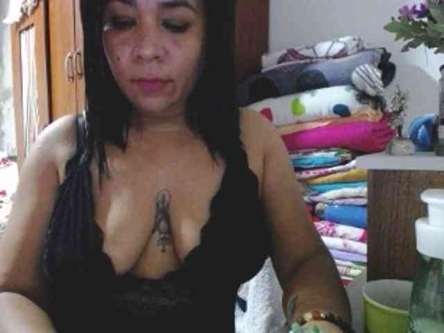 pregnantsaraxxx webcam
