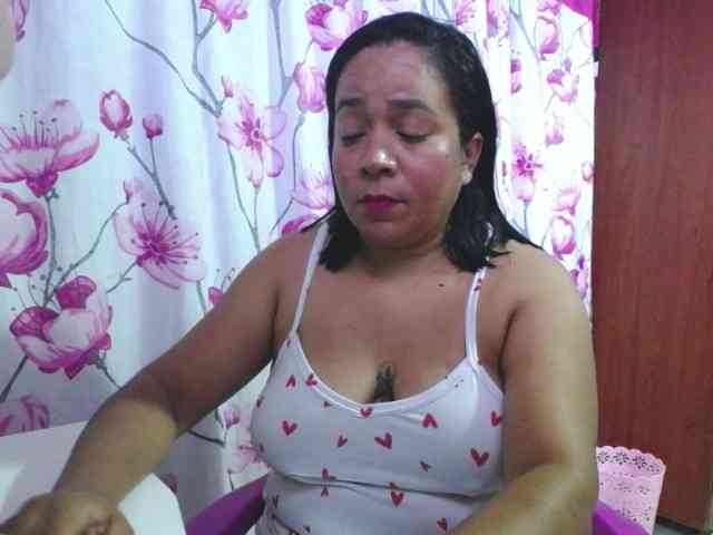 pregnantsaraxxx webcam