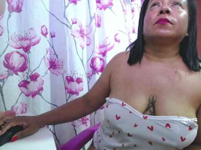 pregnantsaraxxx webcam