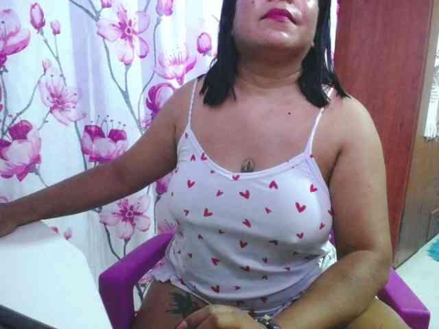 pregnantsaraxxx webcam