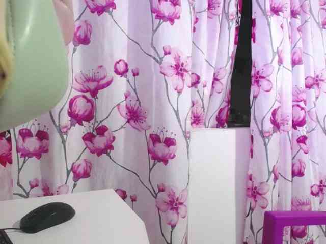 pregnantsaraxxx webcam