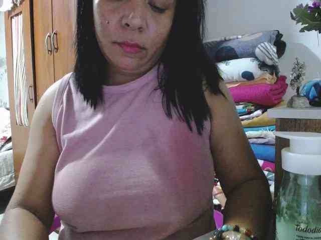 pregnantsaraxxx webcam