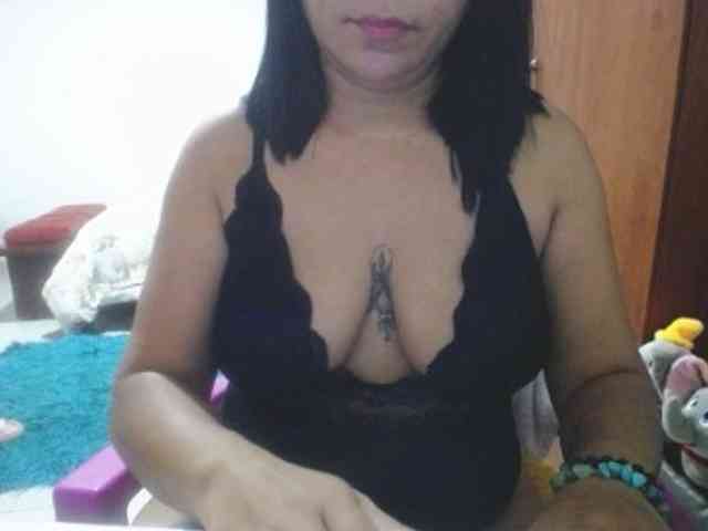 pregnantsaraxxx webcam