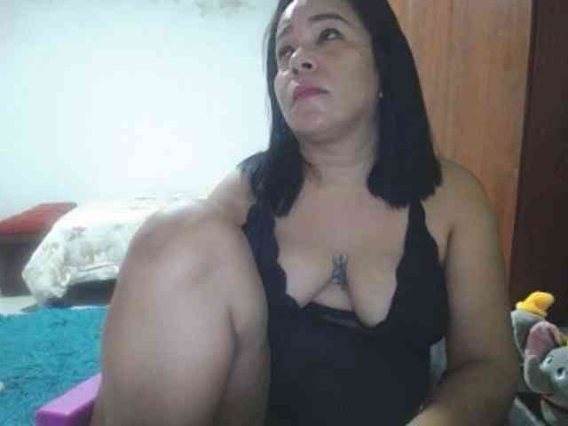 pregnantsaraxxx webcam