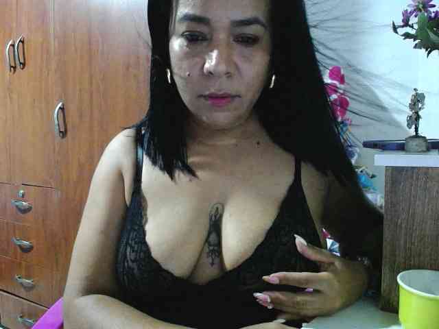 pregnantsaraxxx webcam
