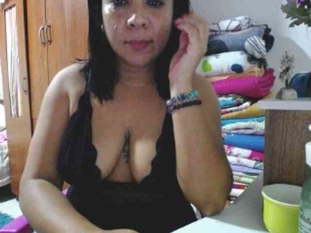 pregnantsaraxxx webcam
