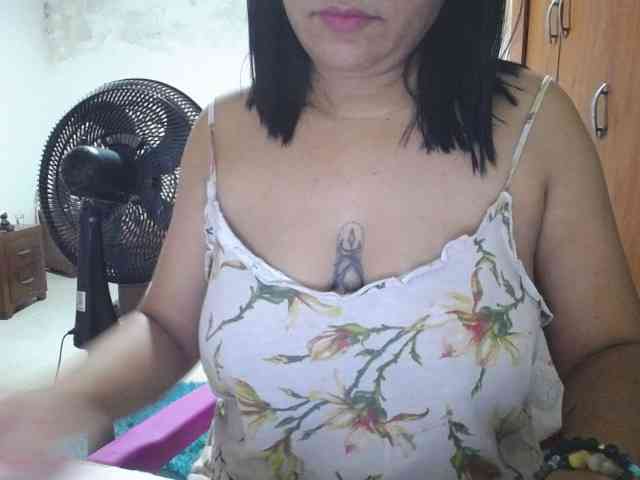 pregnantsaraxxx webcam