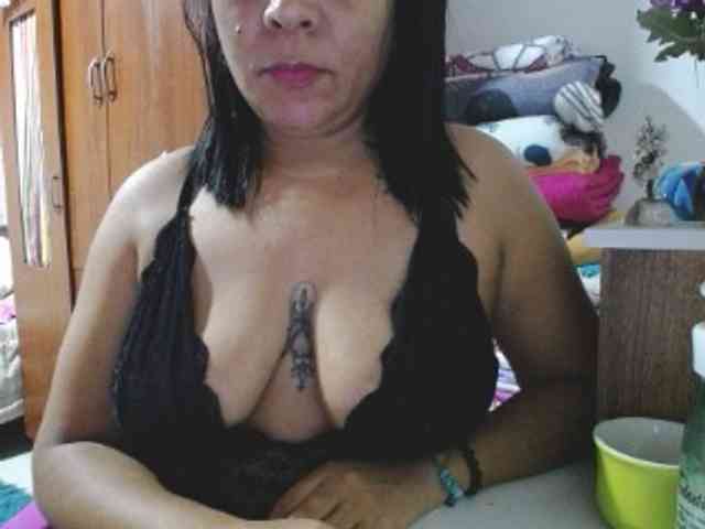 pregnantsaraxxx webcam