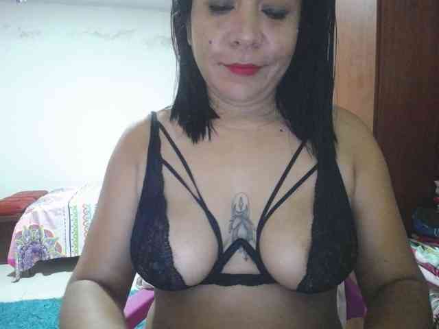 pregnantsaraxxx webcam