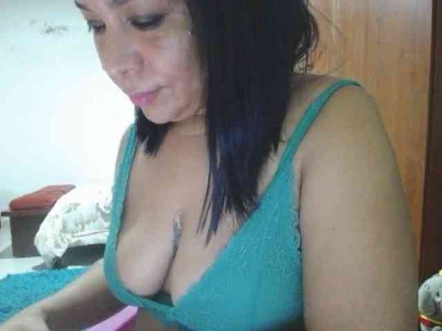 pregnantsaraxxx webcam
