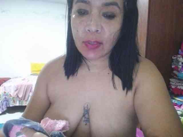 pregnantsaraxxx webcam