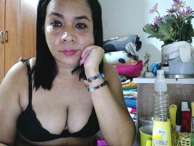pregnantsaraxxx webcam