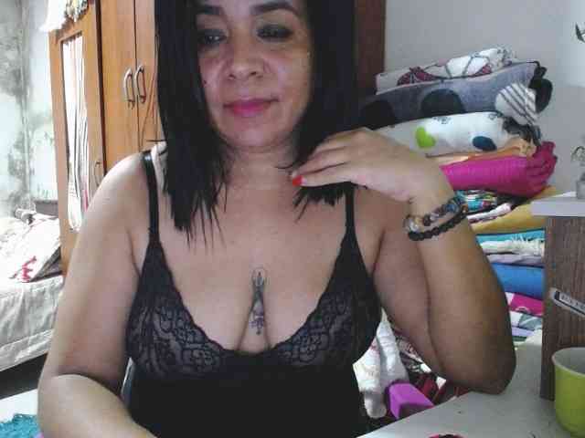 pregnantsaraxxx webcam