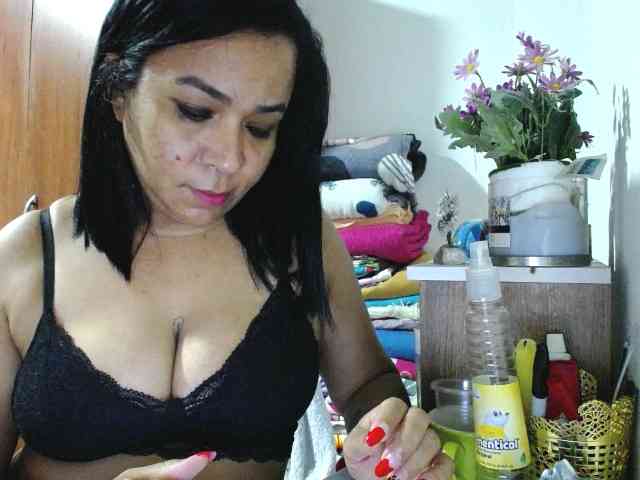 pregnantsaraxxx webcam