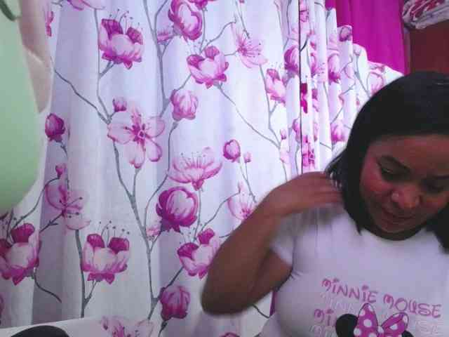 pregnantsaraxxx webcam