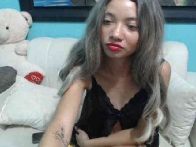 paola1425 webcam