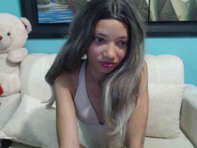 paola1425 webcam