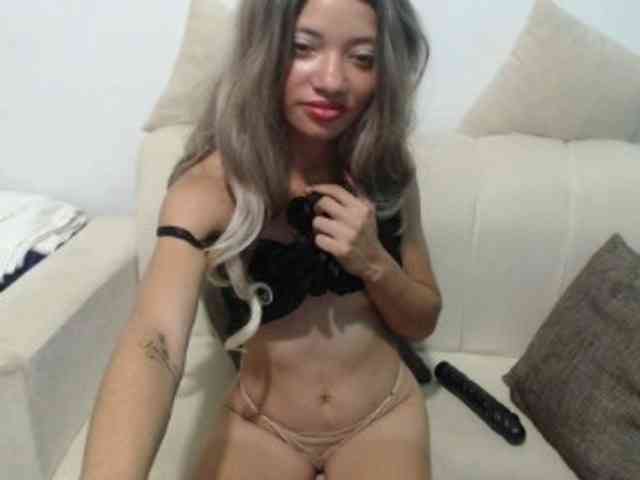 paola1425 webcam