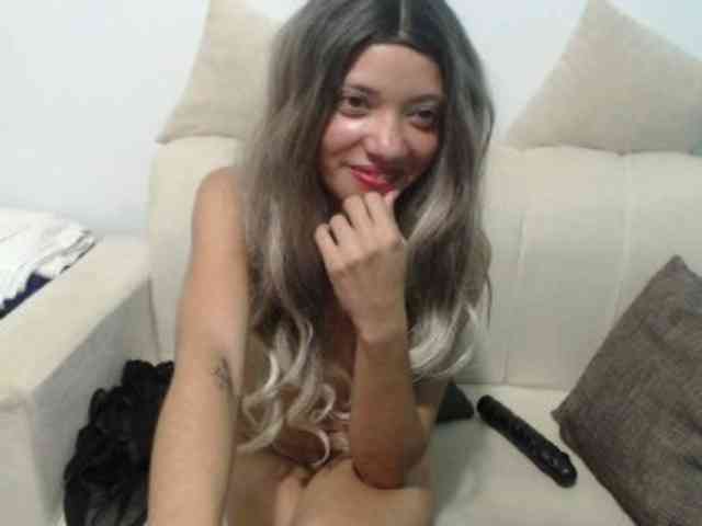 paola1425 webcam