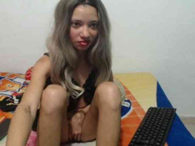 paola1425 webcam