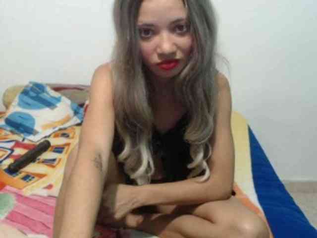 paola1425 webcam