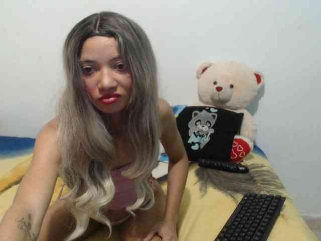 paola1425 webcam
