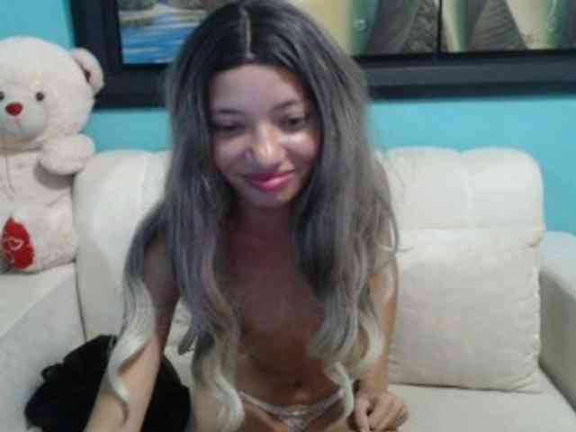 paola1425 webcam