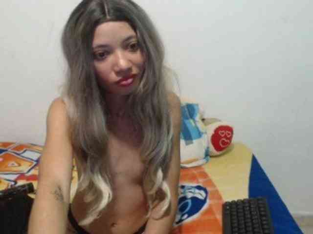 paola1425 webcam