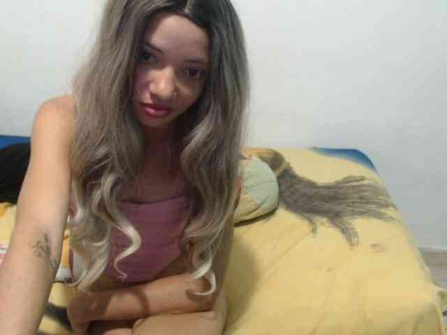paola1425 webcam