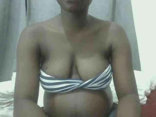 24Anna Live Webcam on BongaCams