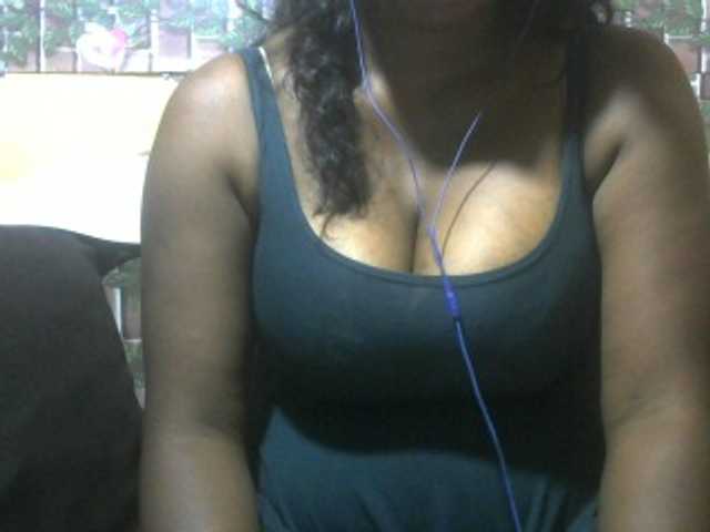 le modèle Chocolat96 est en webcam porno dans un show sur le site bongacams, il possède les tags suivants: Ebony,Brunette,Trimmed