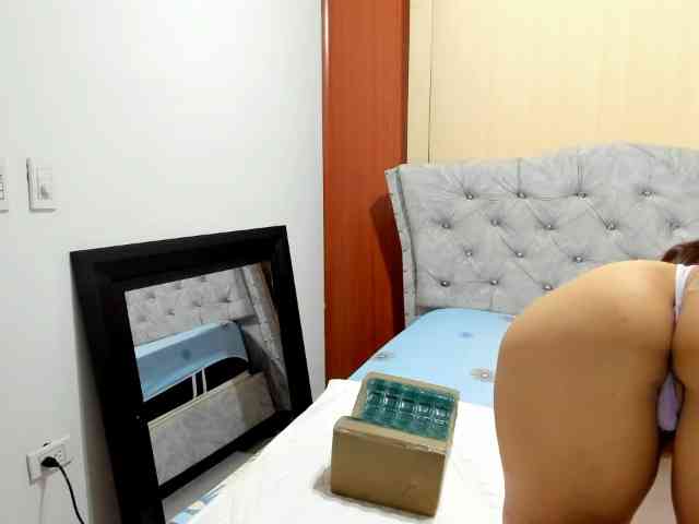 Valymoon-69 webcam