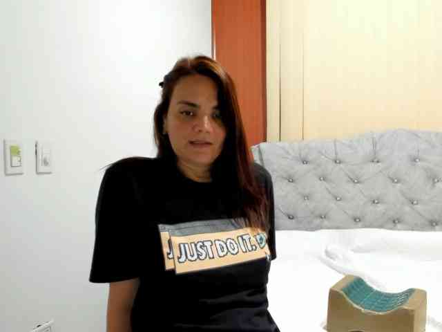 Valymoon-69 webcam
