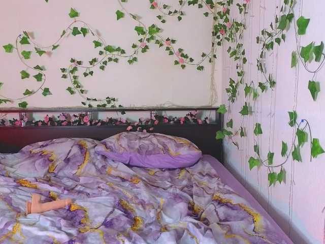 Candy-Floss's BongaCams show and profile