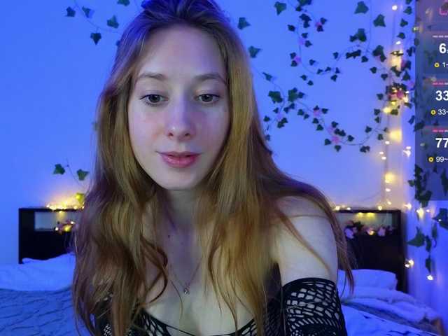 le modèle Candy-Floss est en webcam porno dans un show sur le site bongacams, il possède les tags suivants: White/Caucasian,Redhead,Shaved