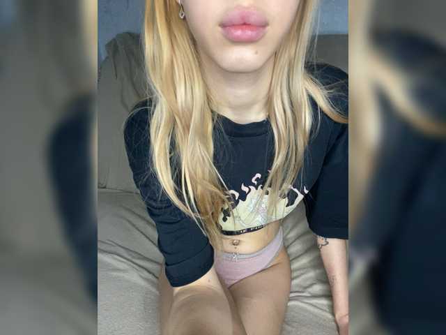 Linatwins, 19 y/o - Live Cam on BongaCams