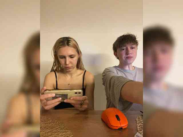 LinaTwins's webcam live show