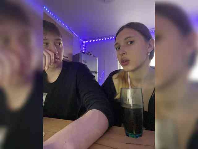 chat room nude LinaTwins