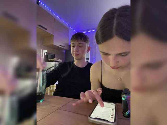 chat room nude LinaTwins