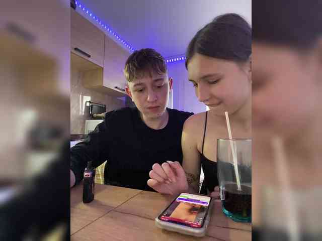 chat room nude LinaTwins