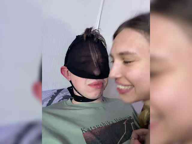 chat cam LinaTwins